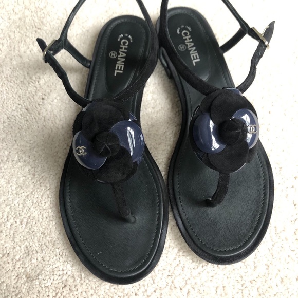 C H A N E L Camellia suede thong sandals, black and navy & dust bags. - Picture 4 of 12